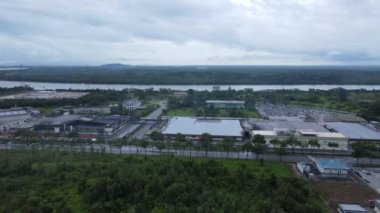 Kuching, Sarawak / Malezya - 14 Kasım 2020: Tüm büyük elektronik, güneş ve yarı iletken santrallerinin bulunduğu Samajaya Işık Endüstriyel Bölgesi