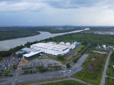 Kuching, Sarawak / Malezya - 14 Kasım 2020: Tüm büyük elektronik, güneş ve yarı iletken santrallerinin bulunduğu Samajaya Işık Endüstriyel Bölgesi