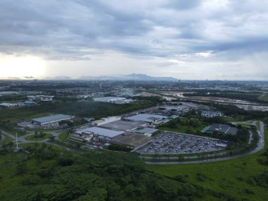 Kuching, Sarawak / Malezya - 14 Kasım 2020: Tüm büyük elektronik, güneş ve yarı iletken santrallerinin bulunduğu Samajaya Işık Endüstriyel Bölgesi