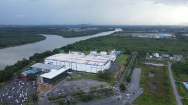 Kuching, Sarawak / Malezya - 14 Kasım 2020: Tüm büyük elektronik, güneş ve yarı iletken santrallerinin bulunduğu Samajaya Işık Endüstriyel Bölgesi