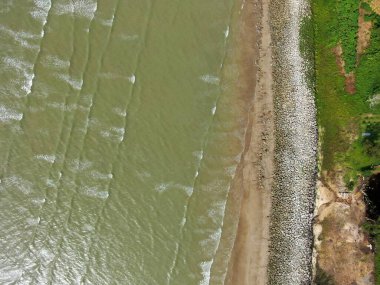 Buntal, Sarawak Malezya - 25 Aralık 2020: Sarawak Malezya 'daki Güzel Balıkçı Köyü, Güney Çin Denizi' nin yanında, arka planda güçlü Santubong Dağı var.