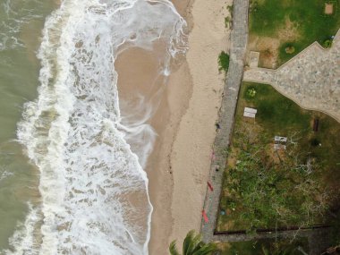 Santubong, Sarawak / Malezya - 29 Aralık 2020: Santubong 'un Yaratıcı Hava Atışları ve Malezya' nın Damai Sahilleri, Güney Çin Denizi 'nin yanında, arka planda Santubong Dağı bulunuyor..