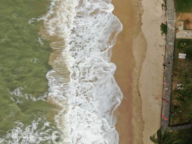 Santubong, Sarawak / Malezya - 29 Aralık 2020: Santubong 'un Yaratıcı Hava Atışları ve Malezya' nın Damai Sahilleri, Güney Çin Denizi 'nin yanında, arka planda Santubong Dağı bulunuyor..