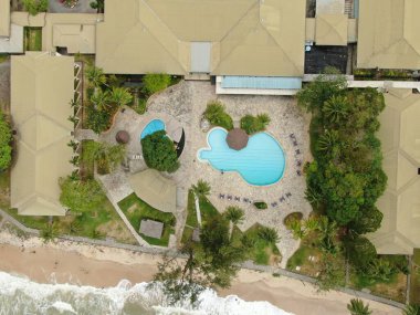 Santubong, Sarawak / Malezya - 29 Aralık 2020: Santubong 'un Yaratıcı Hava Atışları ve Malezya' nın Damai Sahilleri, Güney Çin Denizi 'nin yanında, arka planda Santubong Dağı bulunuyor..