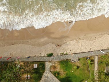 Santubong, Sarawak / Malezya - 29 Aralık 2020: Santubong 'un Yaratıcı Hava Atışları ve Malezya' nın Damai Sahilleri, Güney Çin Denizi 'nin yanında, arka planda Santubong Dağı bulunuyor..