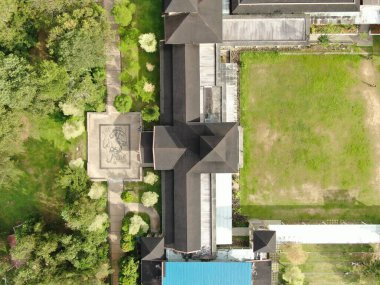 Santubong, Sarawak / Malezya - 29 Aralık 2020: Santubong 'un Yaratıcı Hava Atışları ve Malezya' nın Damai Sahilleri, Güney Çin Denizi 'nin yanında, arka planda Santubong Dağı bulunuyor..