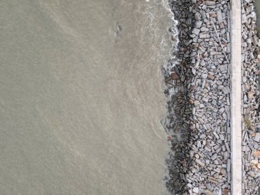 Santubong, Sarawak / Malezya - 29 Aralık 2020: Santubong 'un Yaratıcı Hava Atışları ve Malezya' nın Damai Sahilleri, Güney Çin Denizi 'nin yanında, arka planda Santubong Dağı bulunuyor..