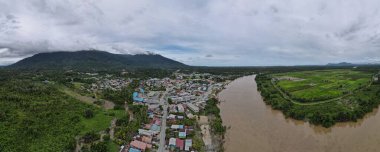 Sematan Sahili ve Sarawak ve Borneo Adası 'nın en güney kısmının kıyı şeridi.