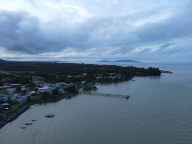 Sematan Sahili ve Sarawak ve Borneo Adası 'nın en güney kısmının kıyı şeridi.