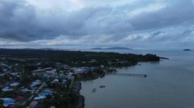 Sematan Sahili ve Sarawak ve Borneo Adası 'nın en güney kısmının kıyı şeridi.