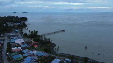 Sematan Sahili ve Sarawak ve Borneo Adası 'nın en güney kısmının kıyı şeridi.