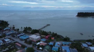 Sematan Sahili ve Sarawak ve Borneo Adası 'nın en güney kısmının kıyı şeridi.