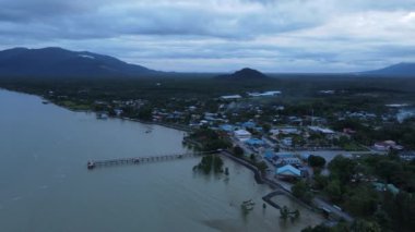 Sematan Sahili ve Sarawak ve Borneo Adası 'nın en güney kısmının kıyı şeridi.