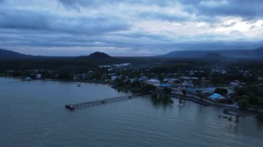 Sematan Sahili ve Sarawak ve Borneo Adası 'nın en güney kısmının kıyı şeridi.
