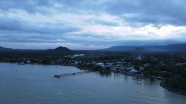 Sematan Sahili ve Sarawak ve Borneo Adası 'nın en güney kısmının kıyı şeridi.