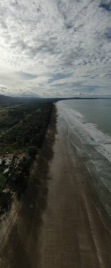 Sematan Sahili ve Sarawak ve Borneo Adası 'nın en güney kısmının kıyı şeridi.