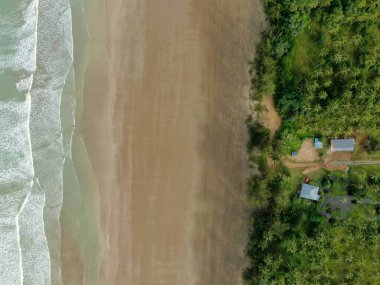 Sematan Sahili ve Sarawak ve Borneo Adası 'nın en güney kısmının kıyı şeridi.