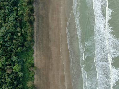 Sematan Sahili ve Sarawak ve Borneo Adası 'nın en güney kısmının kıyı şeridi.