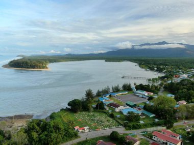 Sematan Sahili ve Sarawak ve Borneo Adası 'nın en güney kısmının kıyı şeridi.