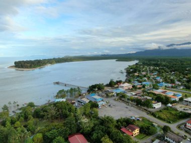 Sematan Sahili ve Sarawak ve Borneo Adası 'nın en güney kısmının kıyı şeridi.