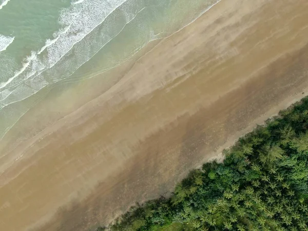 Sematan Sahili ve Sarawak ve Borneo Adası 'nın en güney kısmının kıyı şeridi.