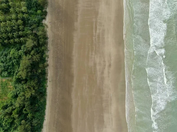 Sematan Sahili ve Sarawak ve Borneo Adası 'nın en güney kısmının kıyı şeridi.
