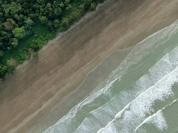 Sematan Sahili ve Sarawak ve Borneo Adası 'nın en güney kısmının kıyı şeridi.