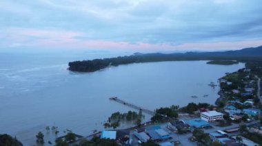 Sematan Sahili ve Sarawak ve Borneo Adası 'nın en güney kısmının kıyı şeridi.