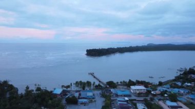 Sematan Sahili ve Sarawak ve Borneo Adası 'nın en güney kısmının kıyı şeridi.
