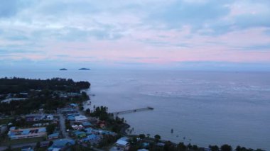 Sematan Sahili ve Sarawak ve Borneo Adası 'nın en güney kısmının kıyı şeridi.