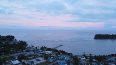 Sematan Sahili ve Sarawak ve Borneo Adası 'nın en güney kısmının kıyı şeridi.