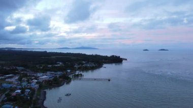 Sematan Sahili ve Sarawak ve Borneo Adası 'nın en güney kısmının kıyı şeridi.