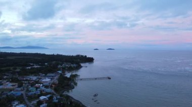 Sematan Sahili ve Sarawak ve Borneo Adası 'nın en güney kısmının kıyı şeridi.