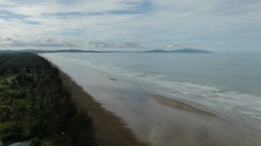 Sematan Sahili ve Sarawak ve Borneo Adası 'nın en güney kısmının kıyı şeridi.