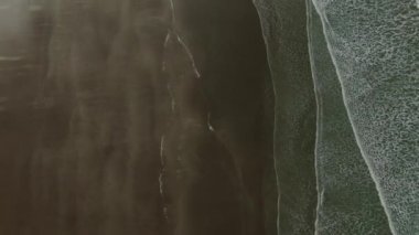 Sematan Sahili ve Sarawak ve Borneo Adası 'nın en güney kısmının kıyı şeridi.