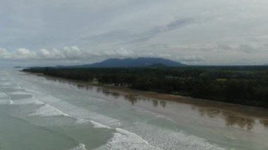 Sematan Sahili ve Sarawak ve Borneo Adası 'nın en güney kısmının kıyı şeridi.