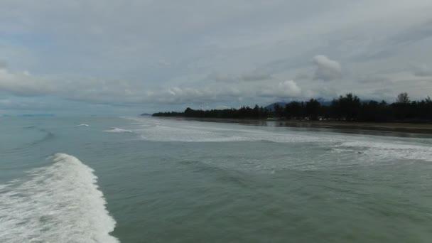 沙捞越和婆罗洲岛最南端的Sematan海滩和海岸线 — 图库视频影像