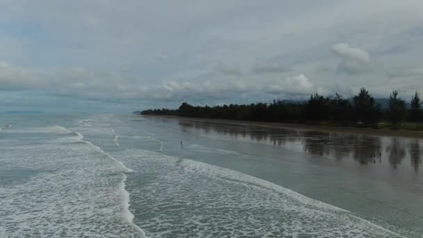 沙捞越和婆罗洲岛最南端的Sematan海滩和海岸线 — 图库视频影像