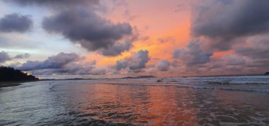 Sematan Sahili ve Sarawak ve Borneo Adası 'nın en güney kısmının kıyı şeridi.