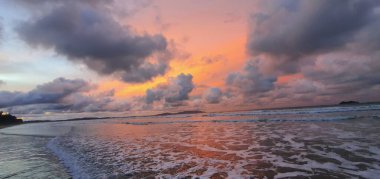 Sematan Sahili ve Sarawak ve Borneo Adası 'nın en güney kısmının kıyı şeridi.