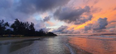 Sematan Sahili ve Sarawak ve Borneo Adası 'nın en güney kısmının kıyı şeridi.