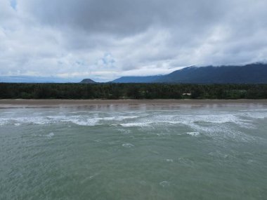 Sematan Sahili ve Sarawak ve Borneo Adası 'nın en güney kısmının kıyı şeridi.