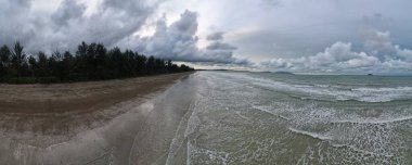 Sematan Sahili ve Sarawak ve Borneo Adası 'nın en güney kısmının kıyı şeridi.