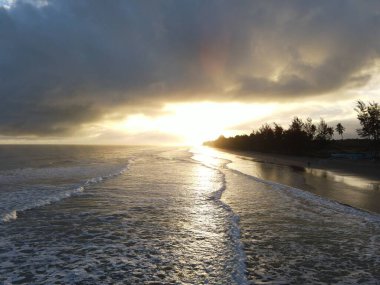 Sematan Sahili ve Sarawak ve Borneo Adası 'nın en güney kısmının kıyı şeridi.