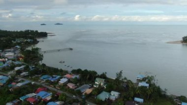 Sematan Sahili ve Sarawak ve Borneo Adası 'nın en güney kısmının kıyı şeridi.