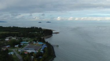 Sematan Sahili ve Sarawak ve Borneo Adası 'nın en güney kısmının kıyı şeridi.