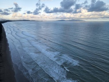 Sematan Sahili ve Sarawak ve Borneo Adası 'nın en güney kısmının kıyı şeridi.