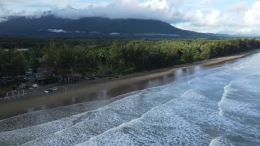 Sematan Sahili ve Sarawak ve Borneo Adası 'nın en güney kısmının kıyı şeridi.