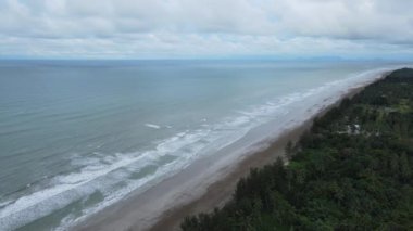 Sematan Sahili ve Sarawak ve Borneo Adası 'nın en güney kısmının kıyı şeridi.