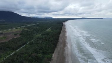 Sematan Sahili ve Sarawak ve Borneo Adası 'nın en güney kısmının kıyı şeridi.